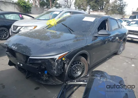 2025 Kia K4 Lxs z USA, uszkodzony, nr VIN 3KPFT4DE5SE158648